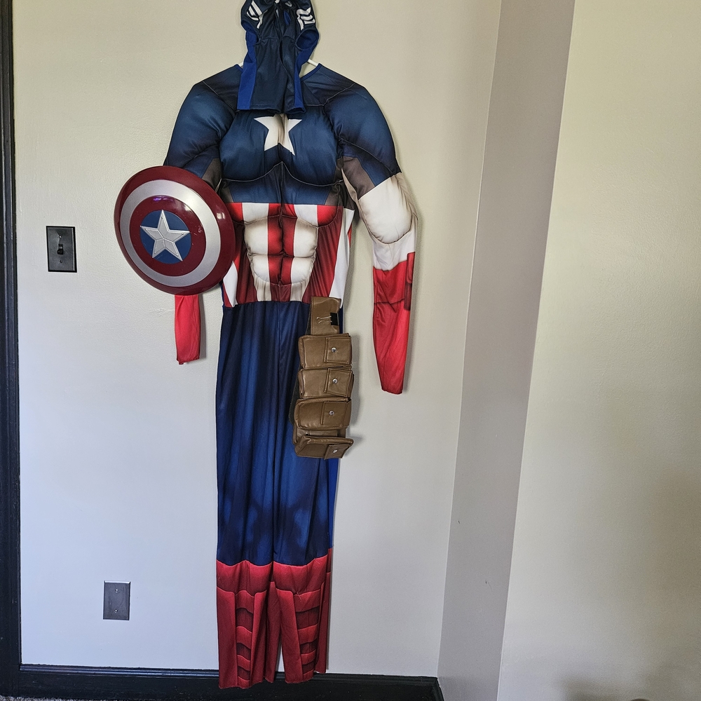 Marvel Captain America Adult Costume with Shield
